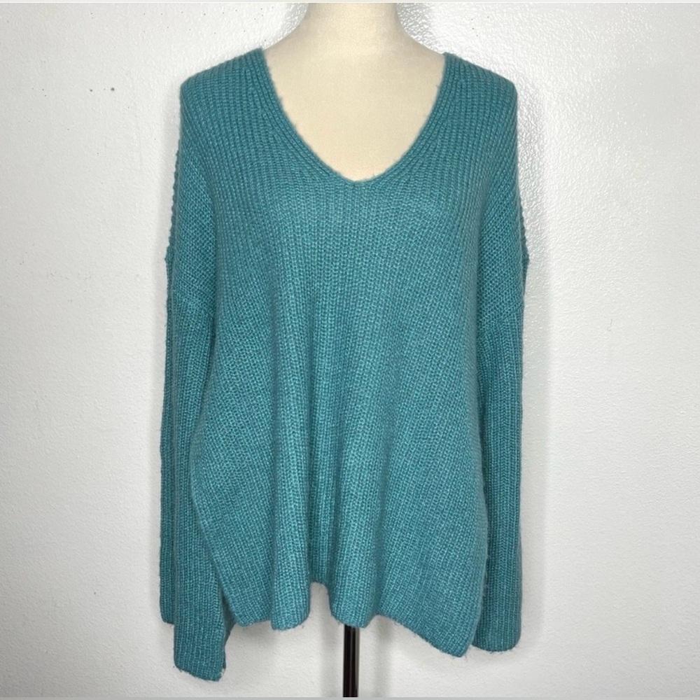 Rebecca Minkoff Remi V-Neck oversized sweater. Size Medium. Oversized. - Picture 4 of 6